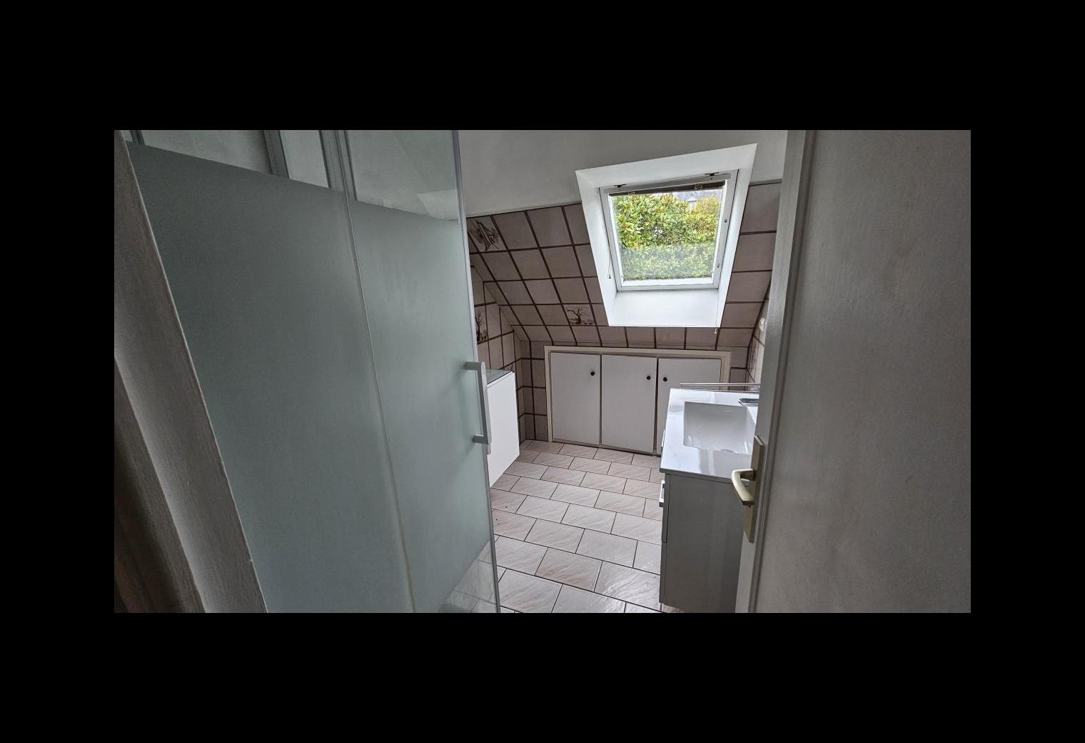 102e484d-97ea-4bed-bc37-3971841da771.jpg