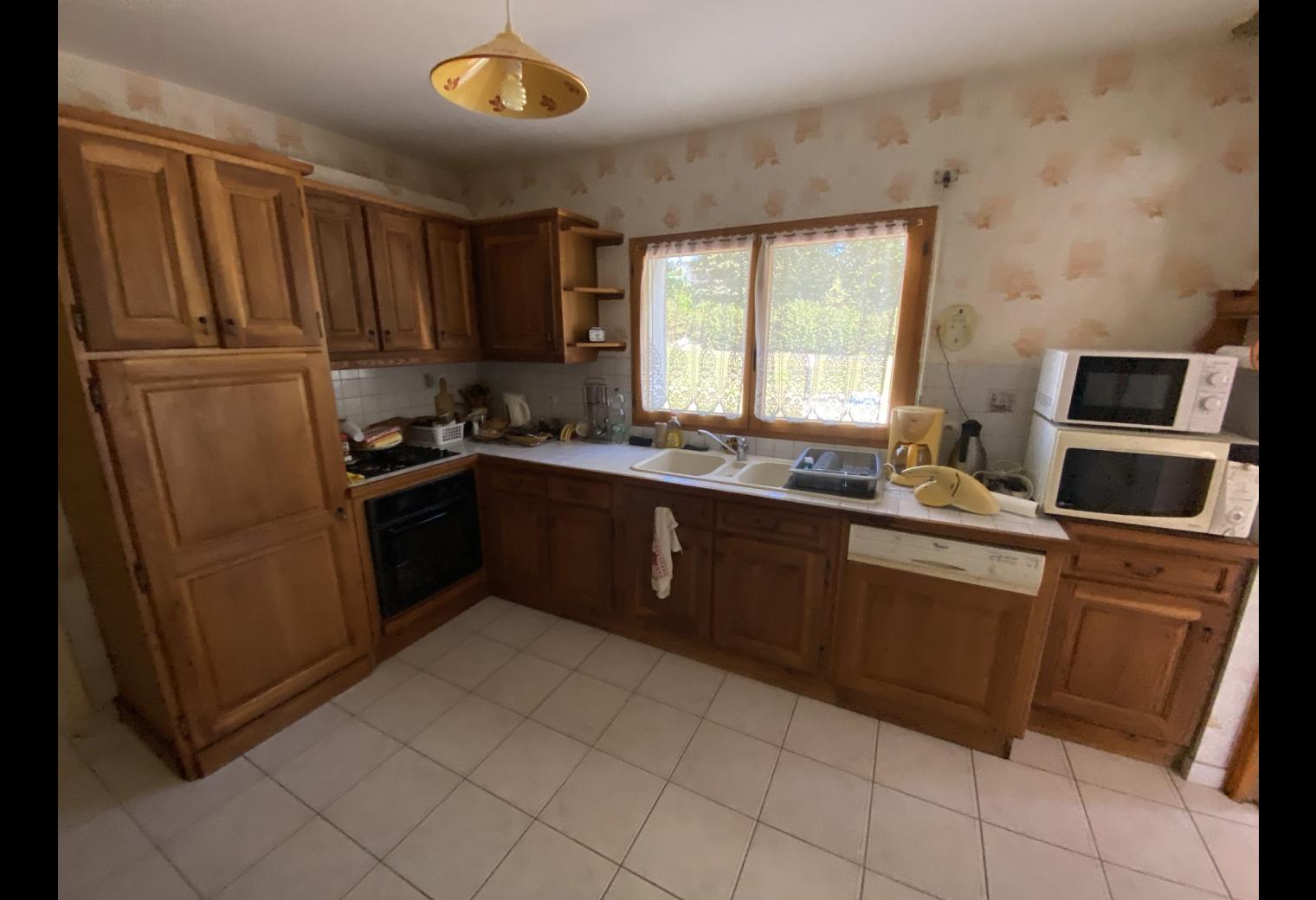 302a5273-d700-4dce-a19b-db78bd3ba350.jpg