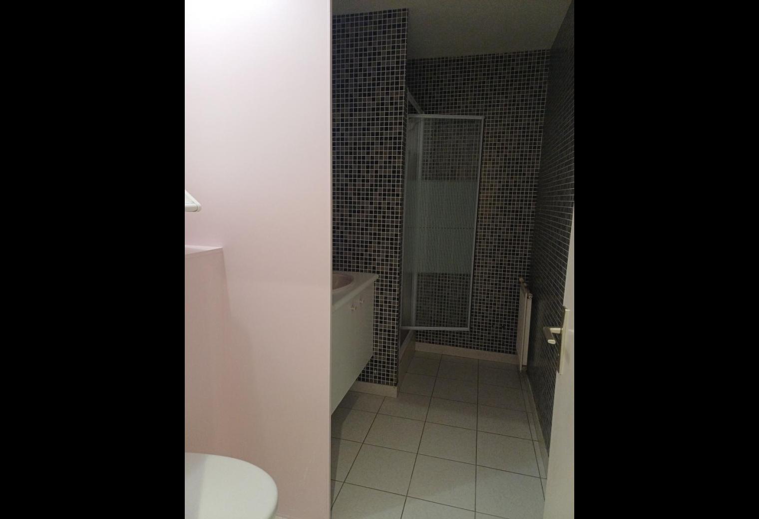 db15eeb0-0830-4100-b5e8-e88a3bd65e29.jpg