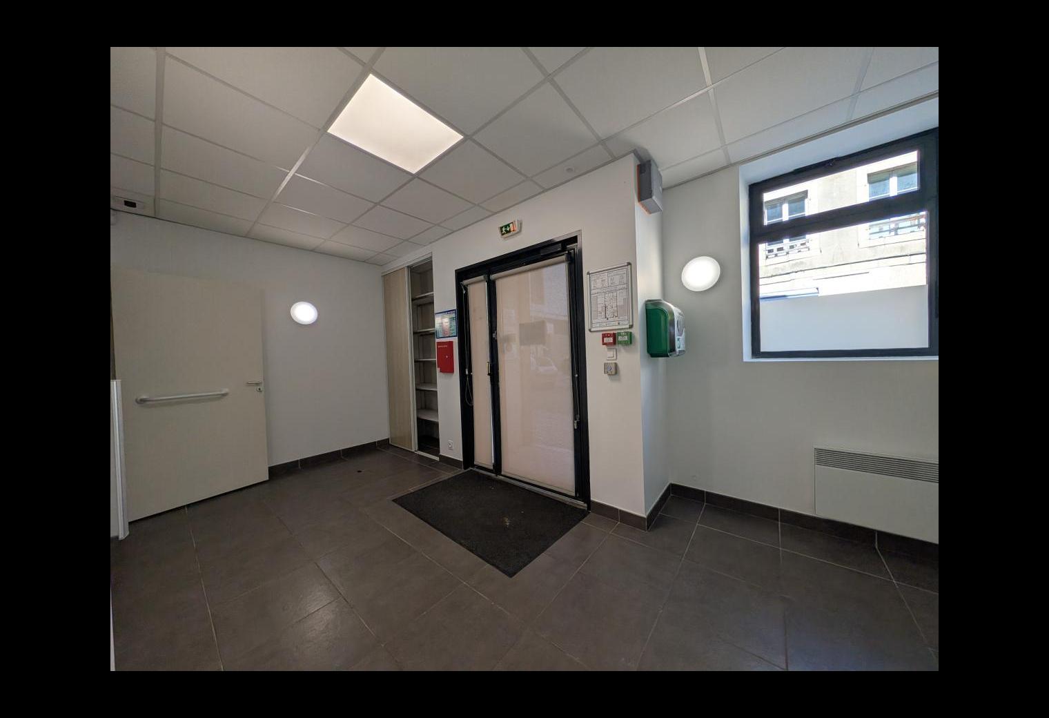 b891300d-aa55-4db4-a9f1-21f1f73afe17.jpg