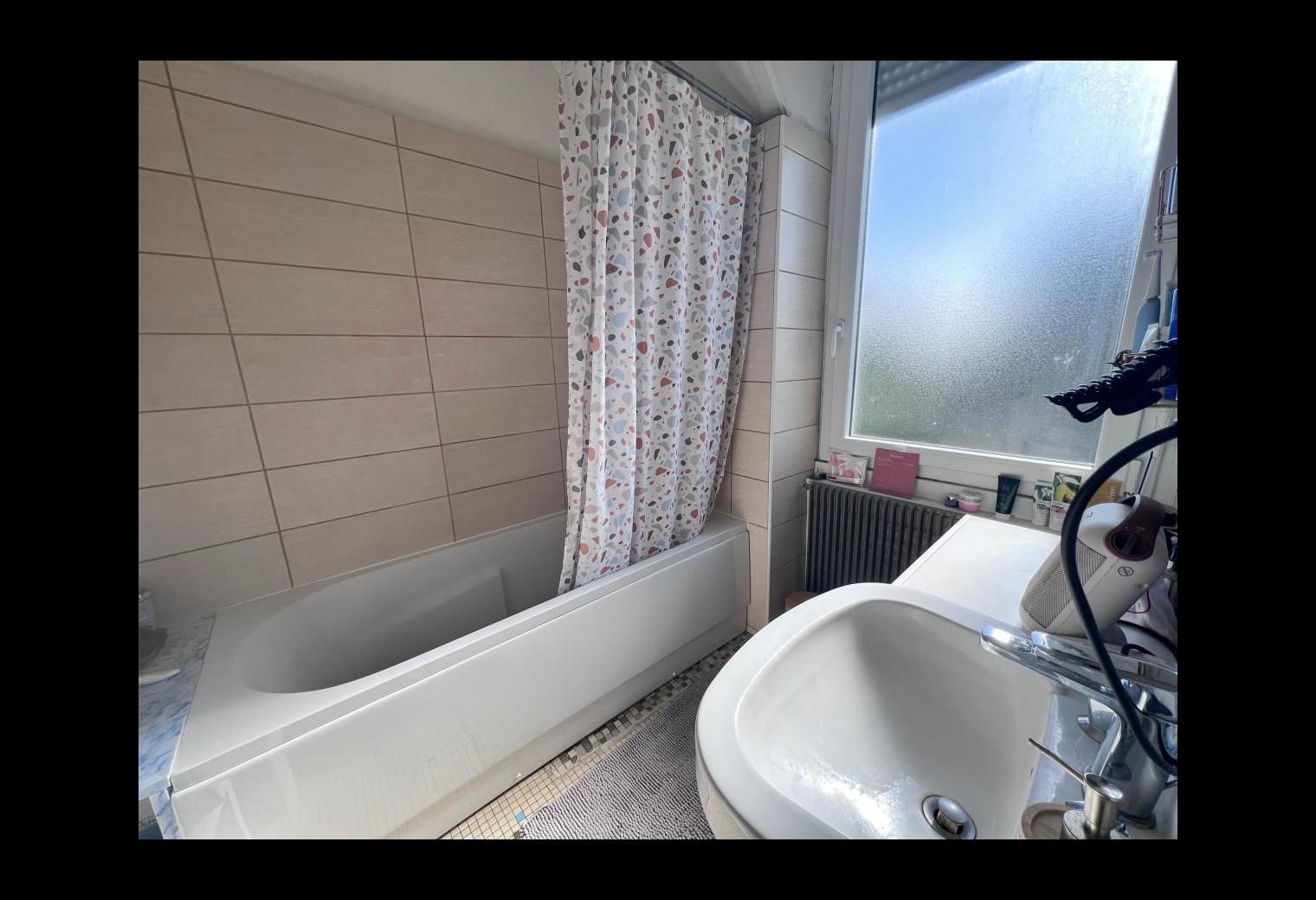 d368be40-dc45-4ab0-adf1-d4a347a63659.jpg