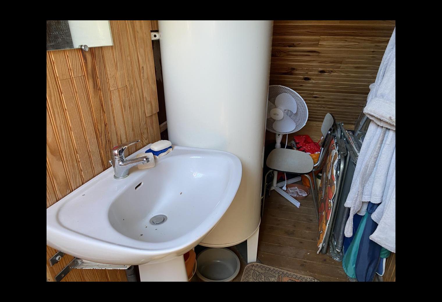 24ec8272-2b7e-474c-bdb8-82407a9c1d5e.jpg
