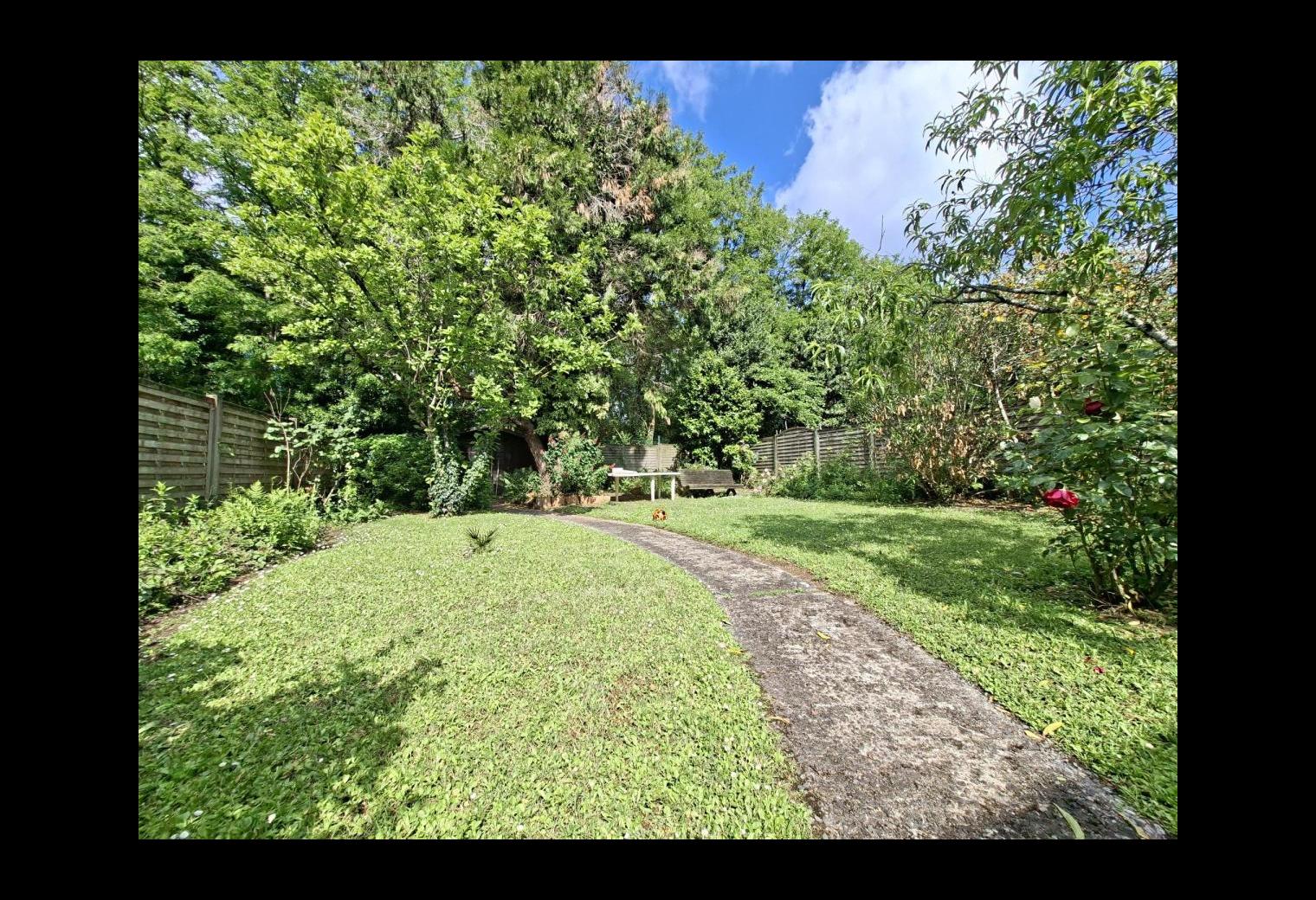 30fe4f0c-4c7e-48c0-a5be-e682f18bb3d2.jpg