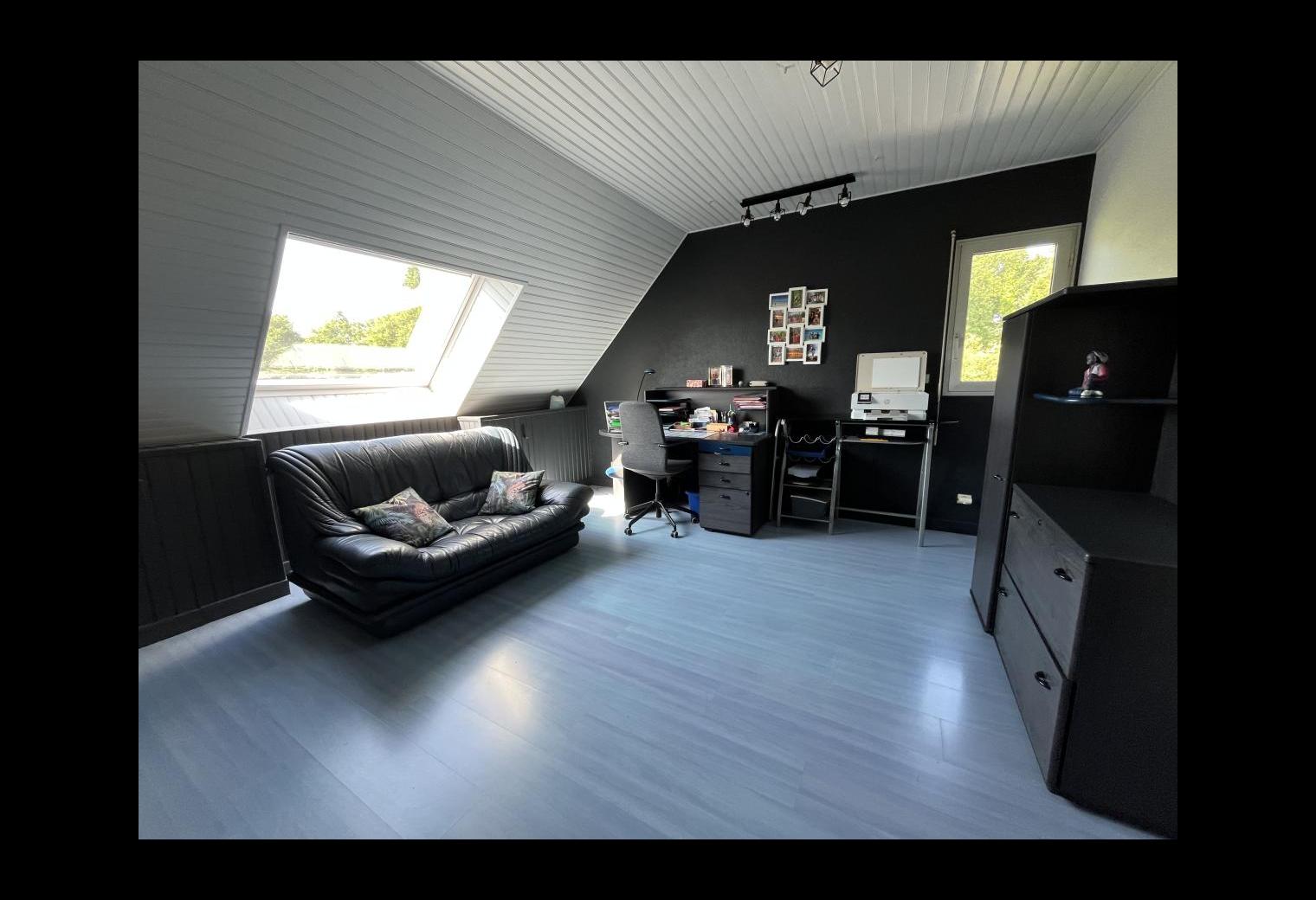 3b4b6cb5-f9a4-44ee-a54b-4bbf064282bf.jpg