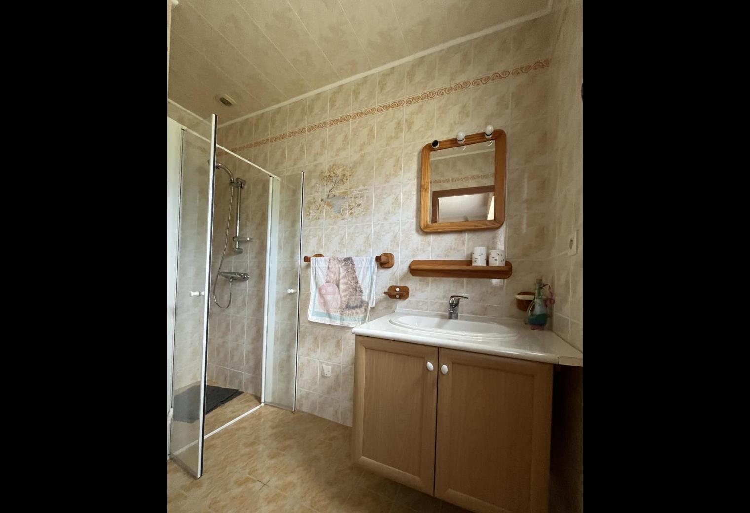 dd276f57-8bed-4101-a6ce-4a73dddd6cbd.jpg