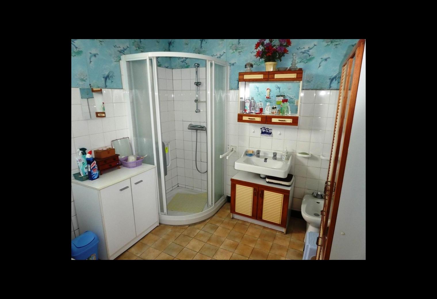 cacb05a6-104b-44b3-acd5-5107a0ab96de.jpg