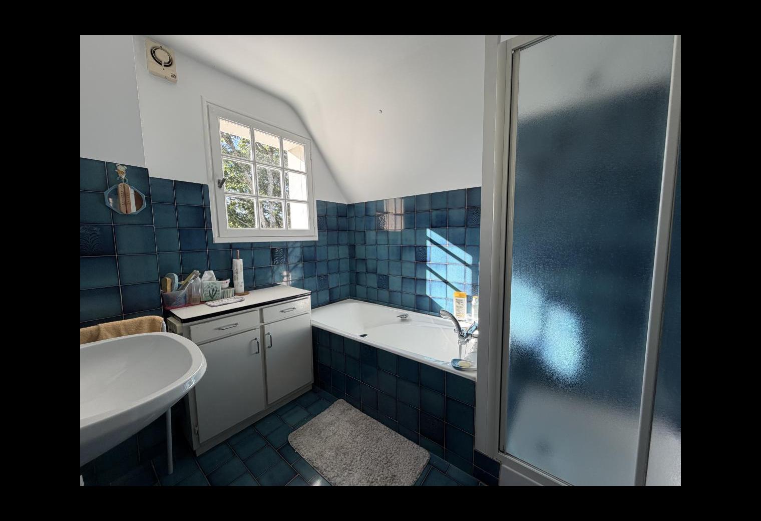 d4b3875d-65c1-43ec-bf74-1ee1aa3b6bce.jpg