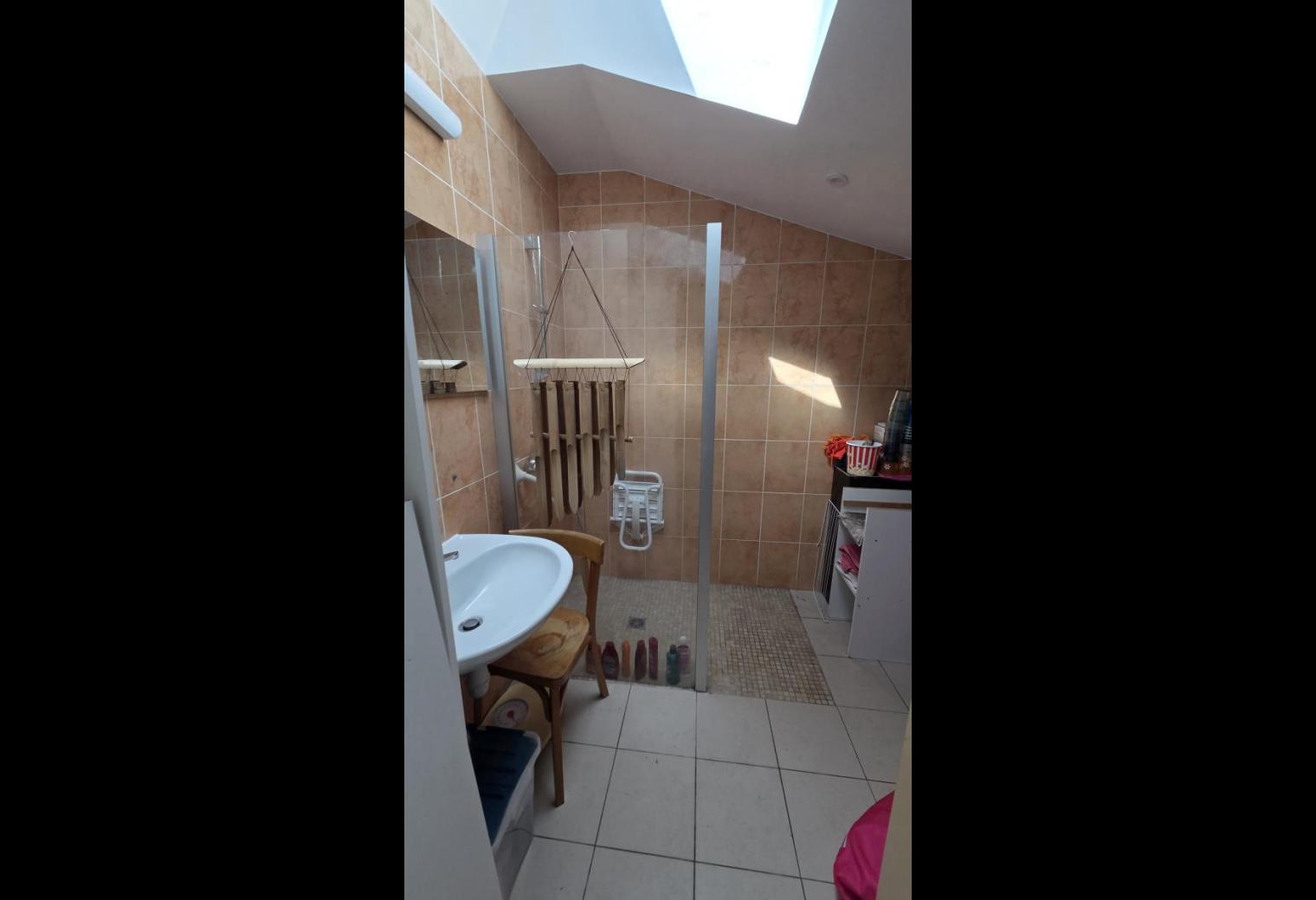 7933f63e-caa6-4bd9-9cc5-5eb302efa9fe.jpg