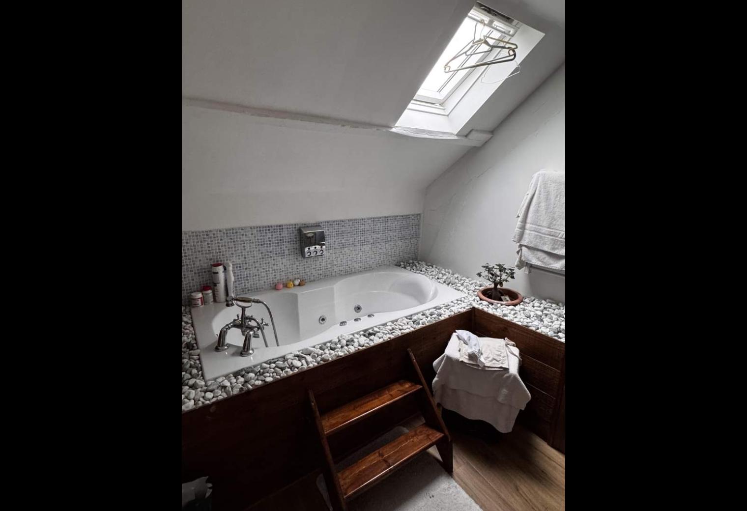 9d3572b5-d2ce-40b5-9cc8-22854eb281b0.jpg