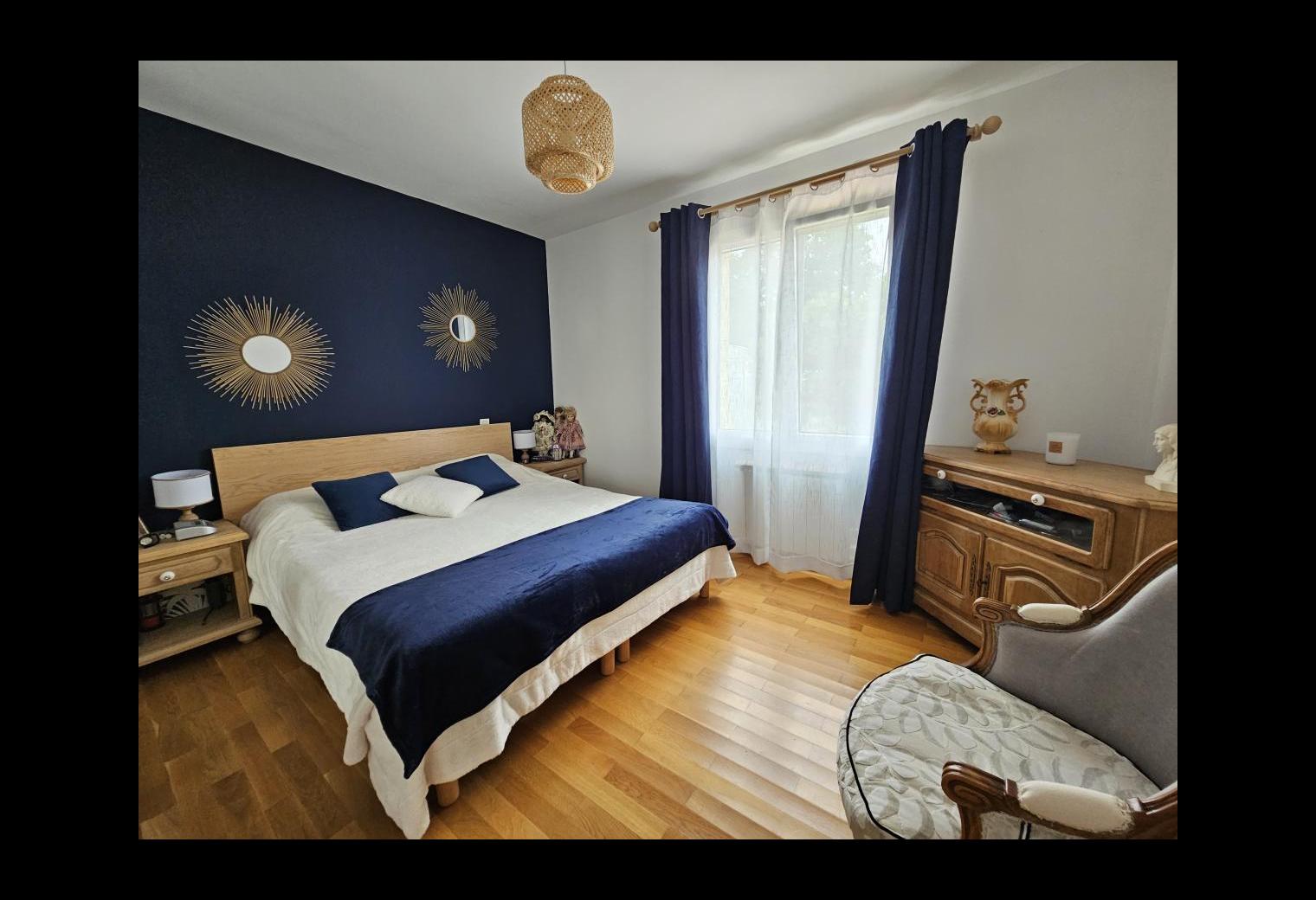 700f6c32-ba10-450d-8a9f-ace7c7ec13ec.jpg