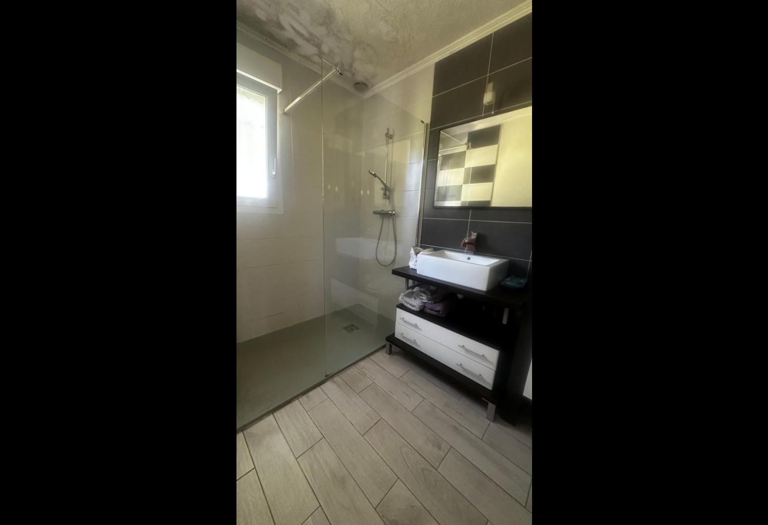 db422e5f-ea87-49b3-a76e-37850e7244ae.jpg