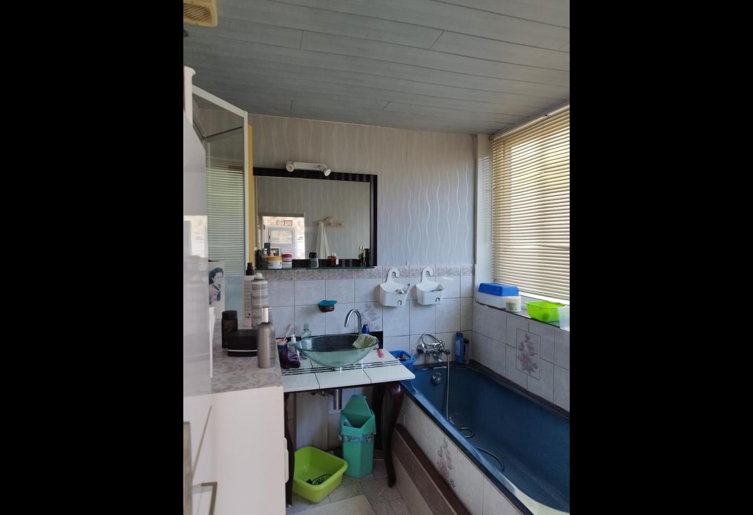3df465bd-65ca-40ed-be29-40d004f918bc.jpg
