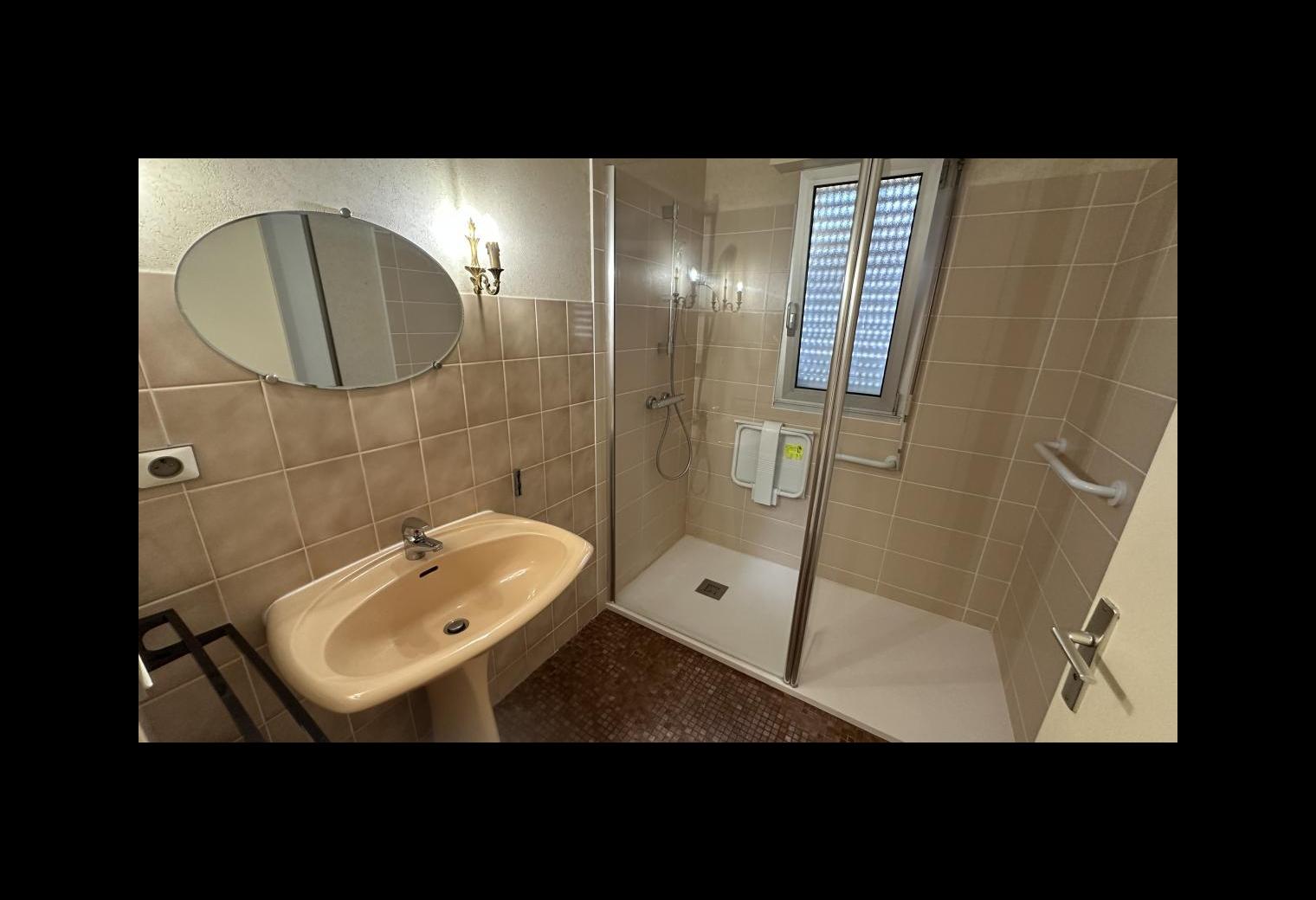 1dc14daf-c722-43fb-b6bd-3b5ccb260fb7.jpg