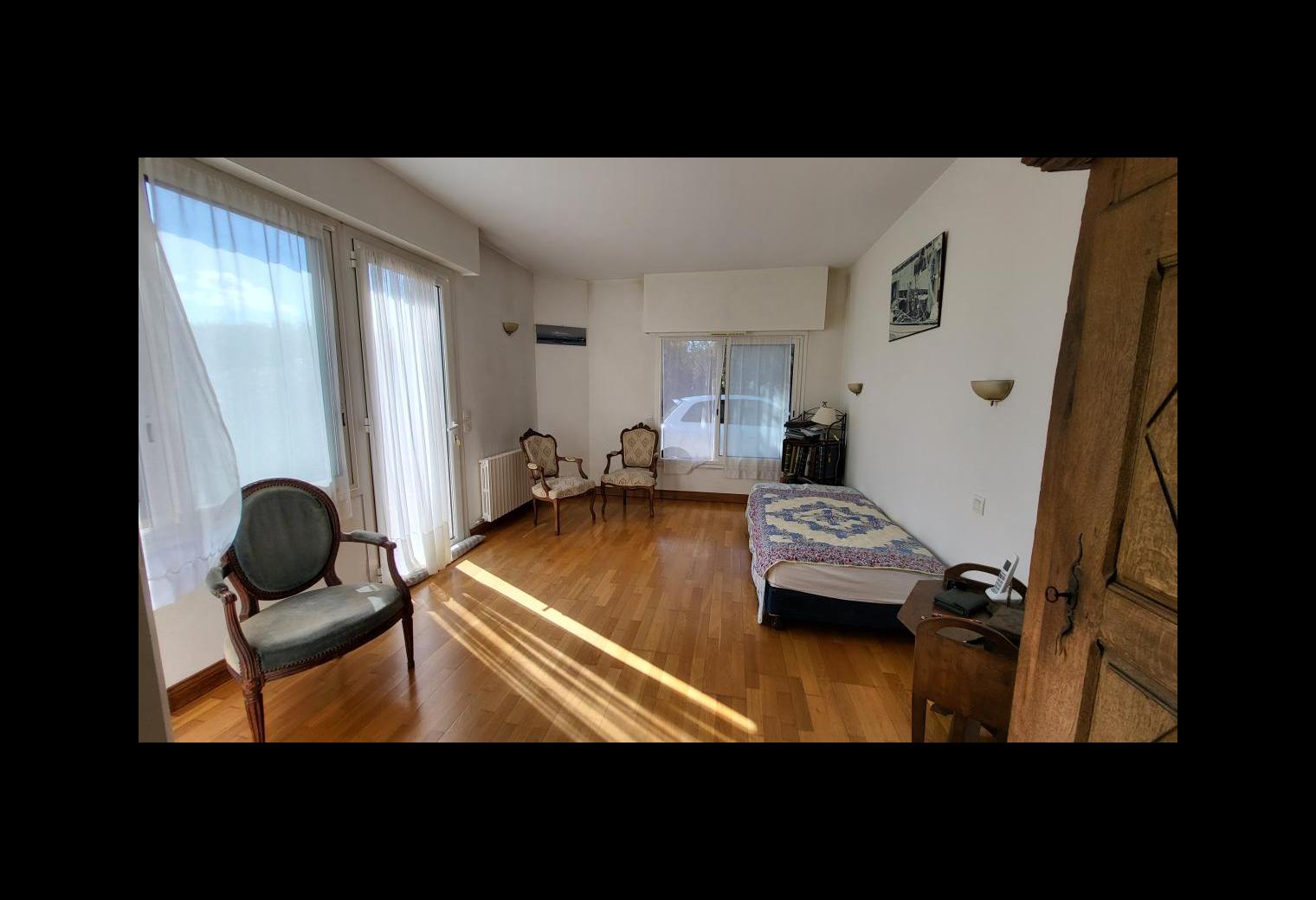 1660e253-cd89-49b7-8a6e-f73287f40257.jpg