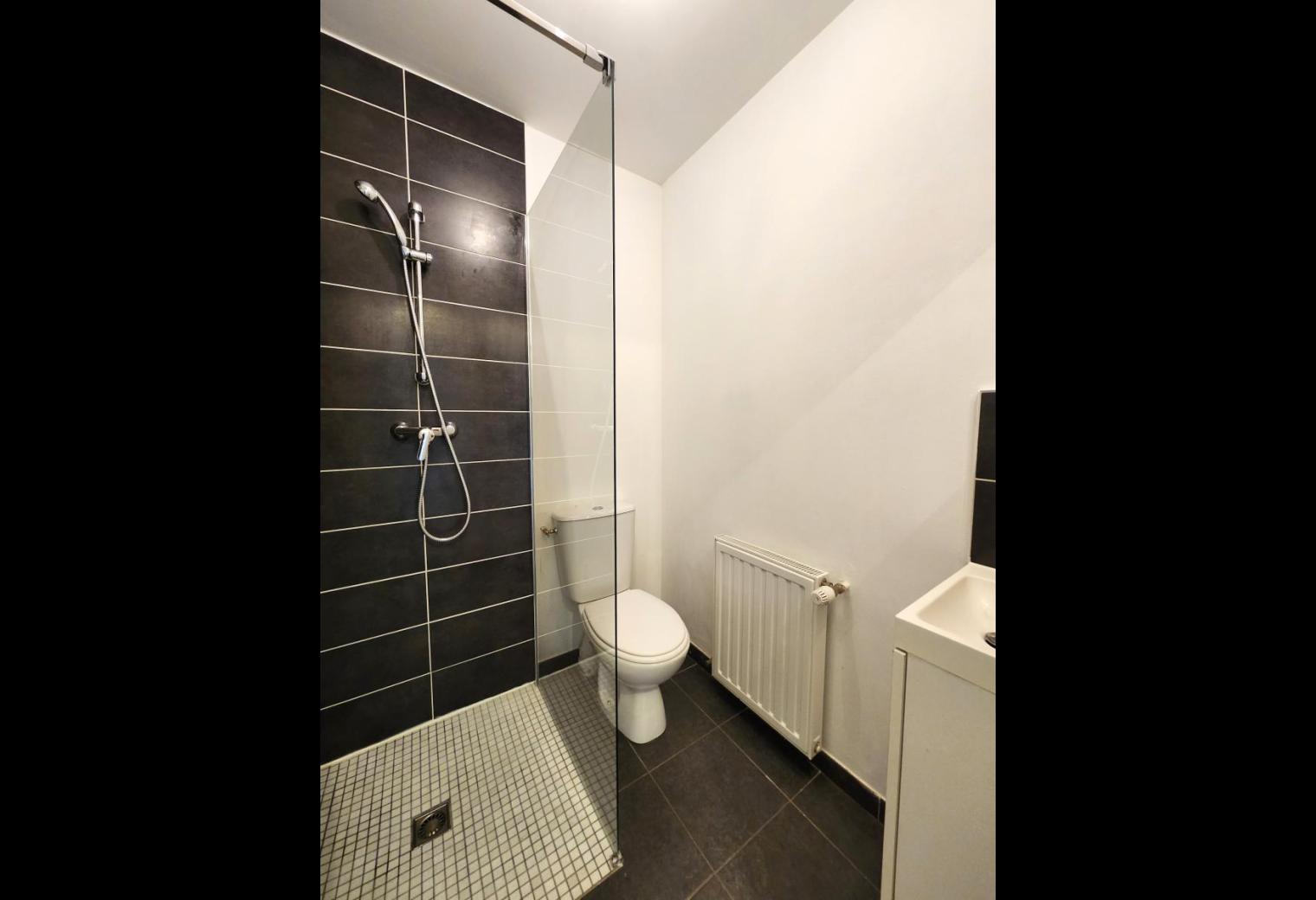 ab7b4846-bfbd-4738-b956-12aa2c70c2a6.jpg