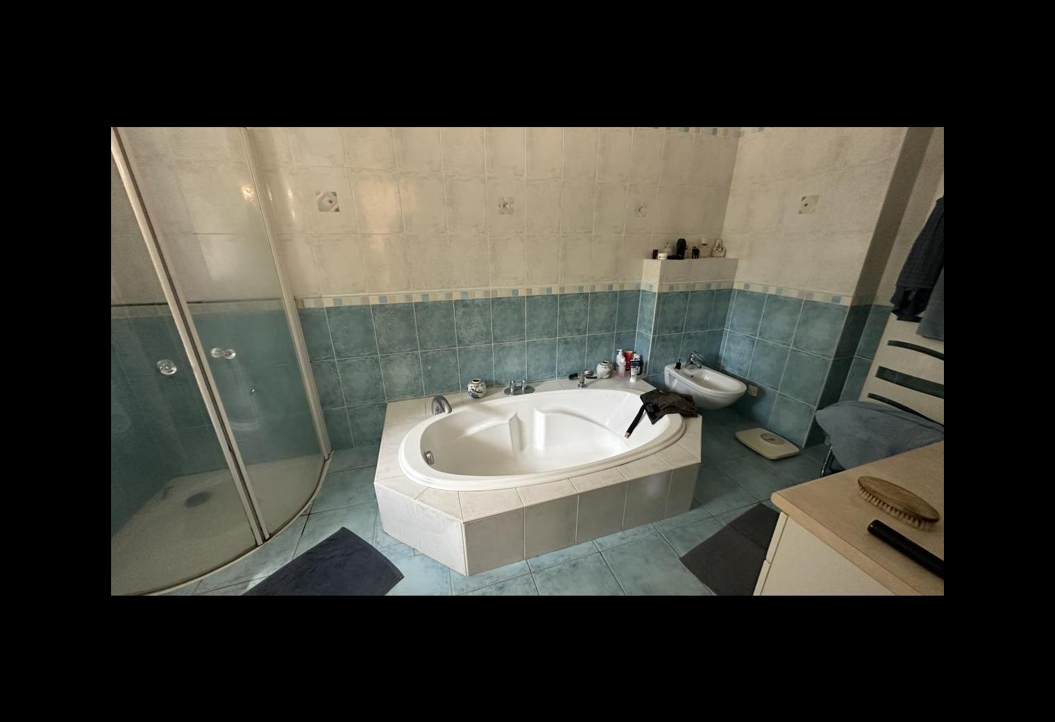 8e7b17eb-4c25-47f5-a2ca-89fd0549b93f.jpg