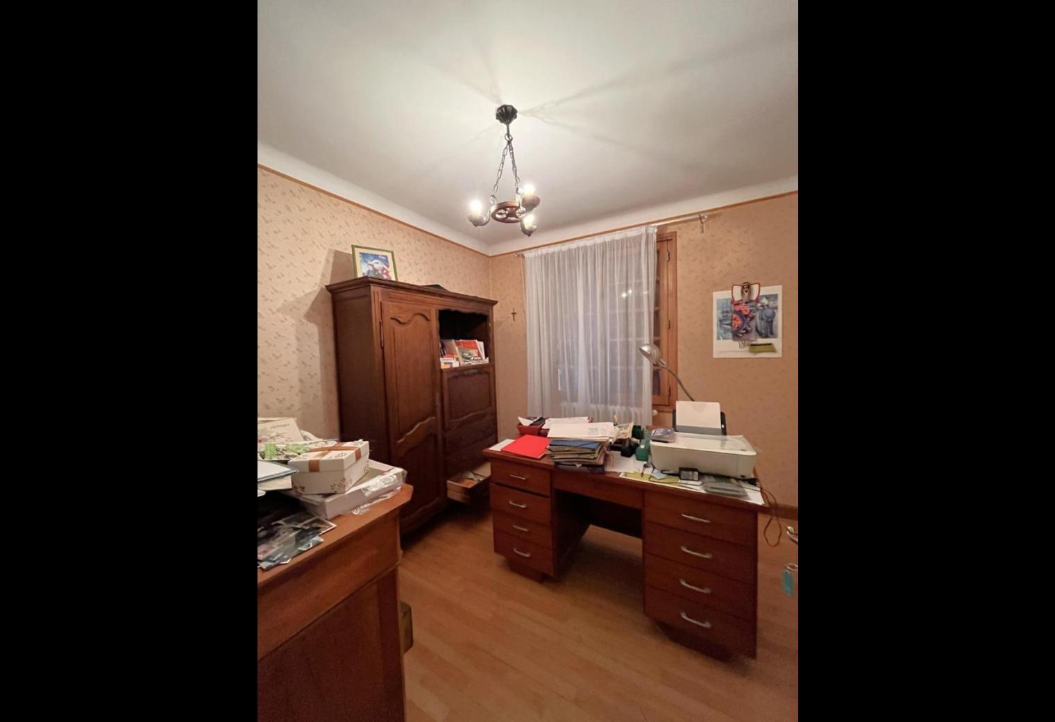 26ec46ba-80b5-42b3-a253-8f53b48a9bc4.jpg