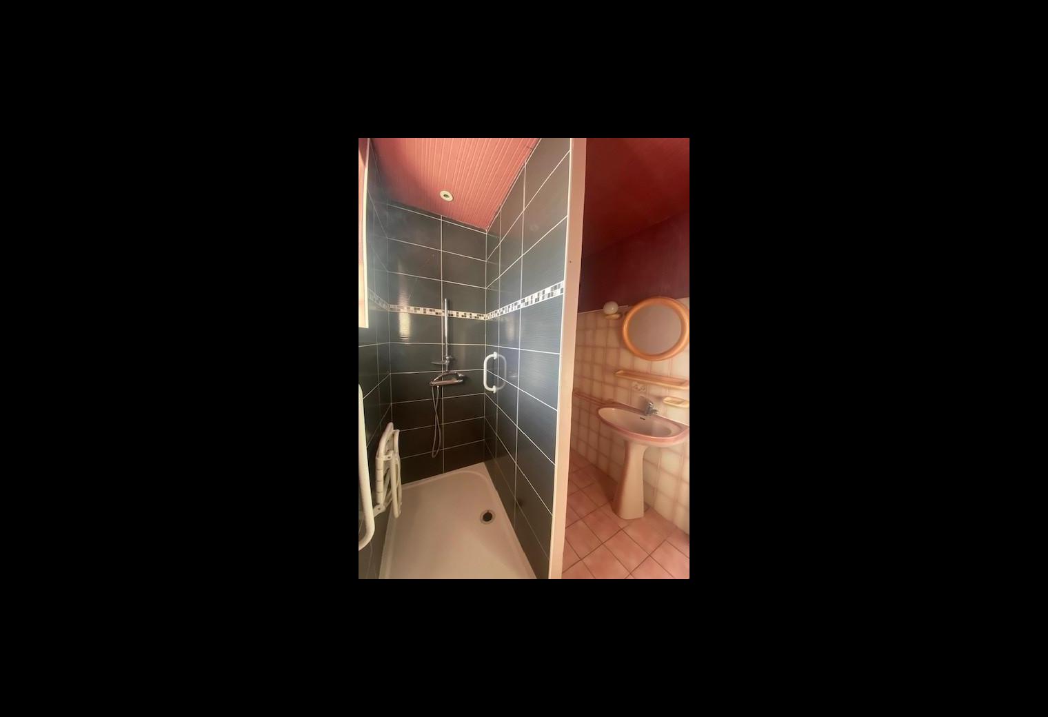 3d9f3d49-064d-4fc1-a8ff-8d24ab4f4854.jpg