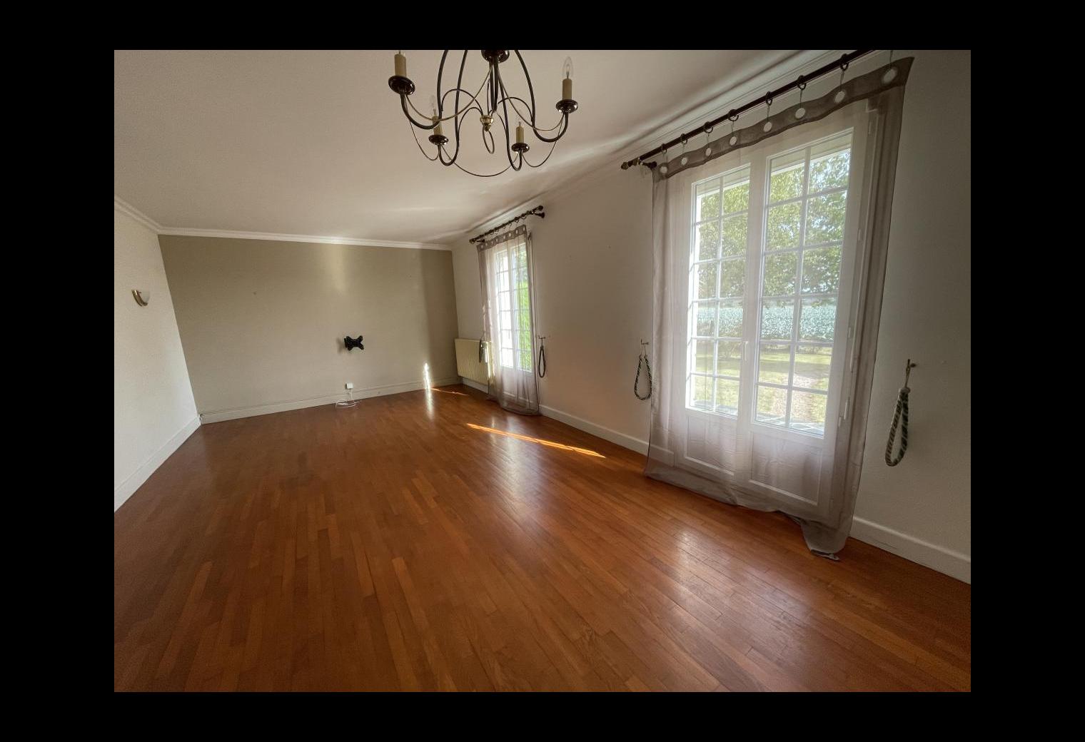 90c0f135-74af-4c04-a977-0d3c1648c495.jpg