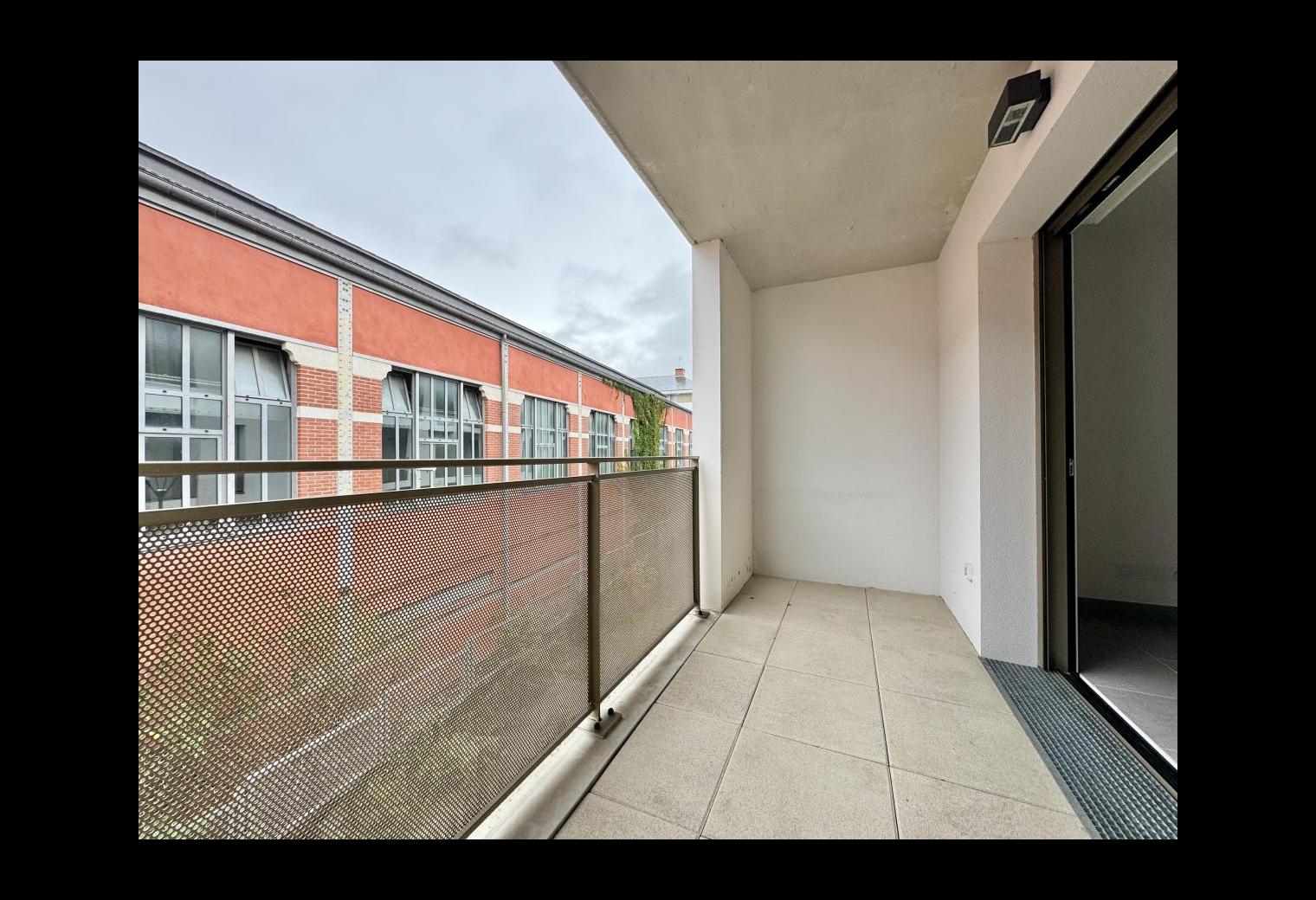 2e056b44-50bf-4f69-a561-8873a09da6b4.jpg
