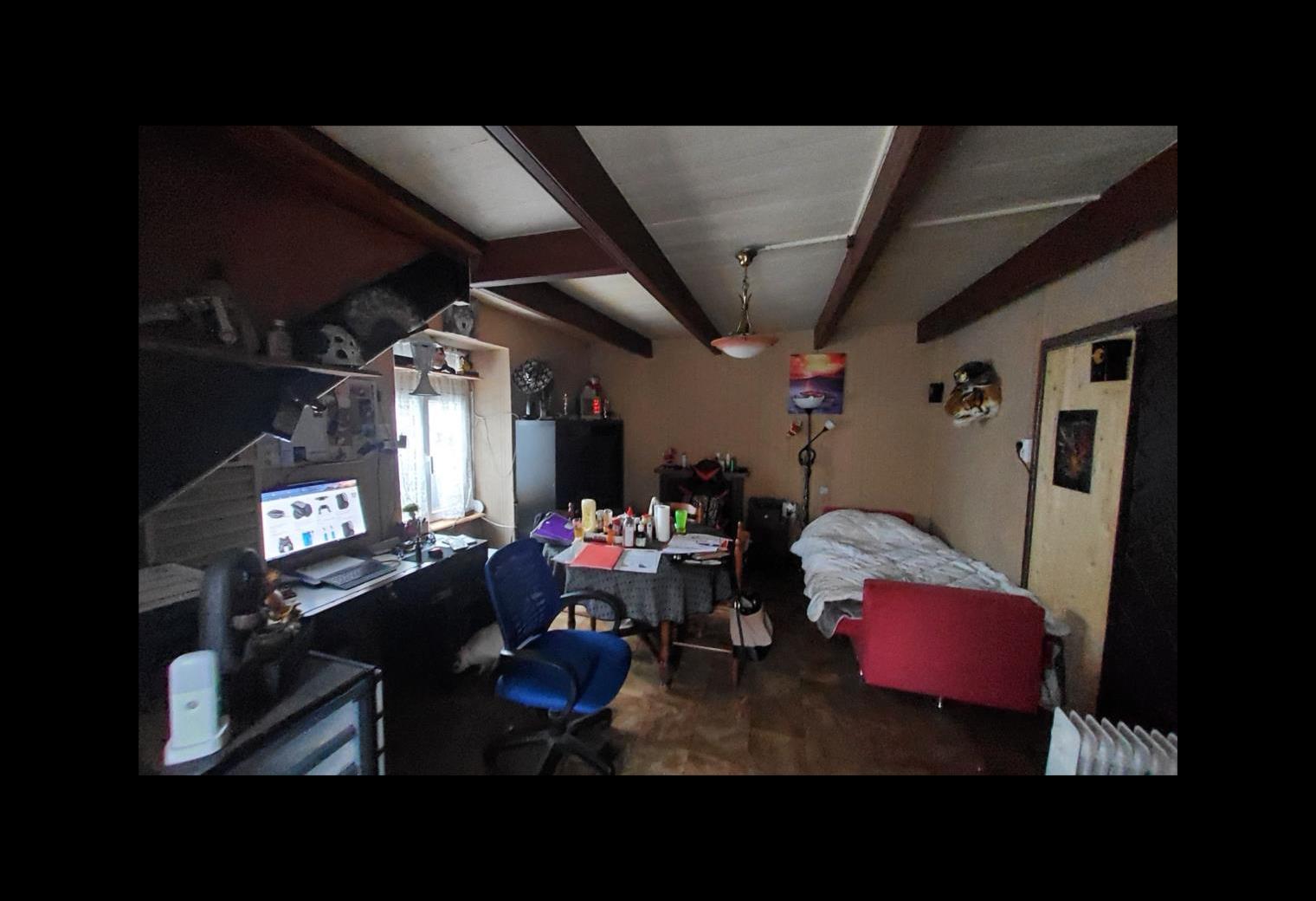 f5bd44a8-be67-40ba-ba0f-748536d14189.jpg