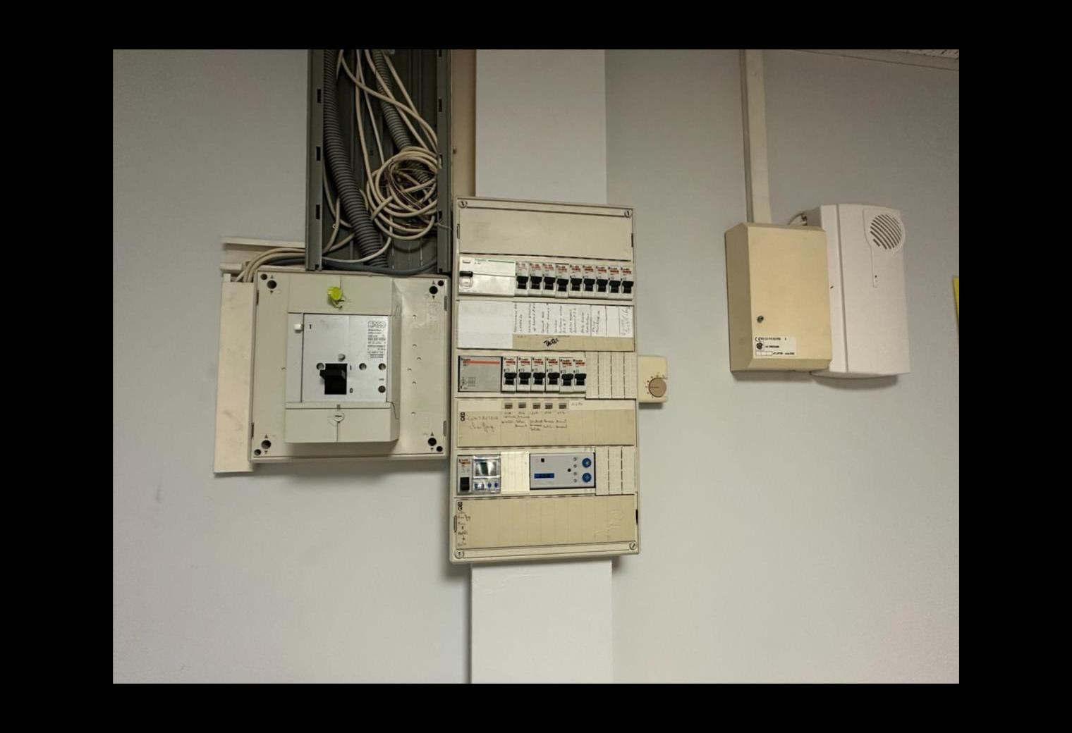 1cbc6eae-c261-4448-9dd4-91d8c8d9da73.jpg