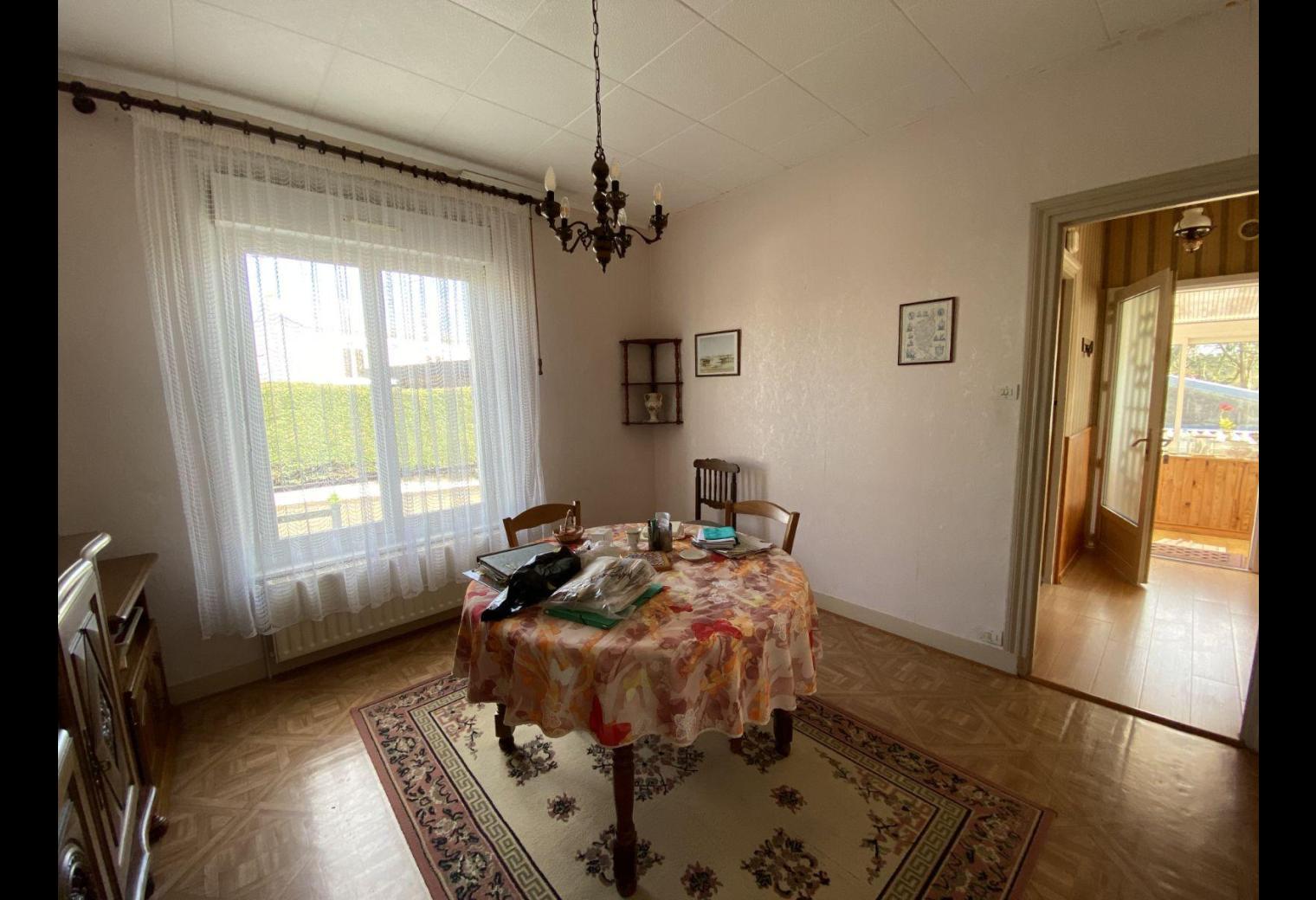 e05513d7-ef40-45bd-8233-79ecc367912e.jpg
