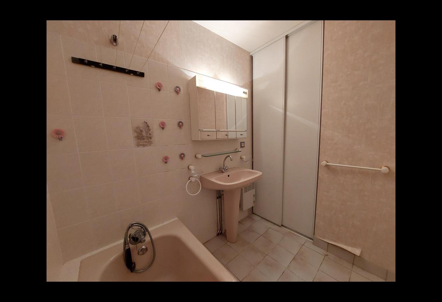 fd939dda-fb6c-4520-9224-7791e45a6b7a.jpg