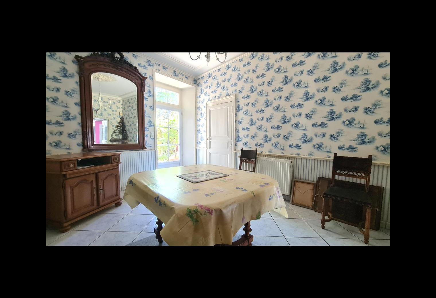 70e0e6e2-a3bd-4905-9263-243fc7152a2b.jpg