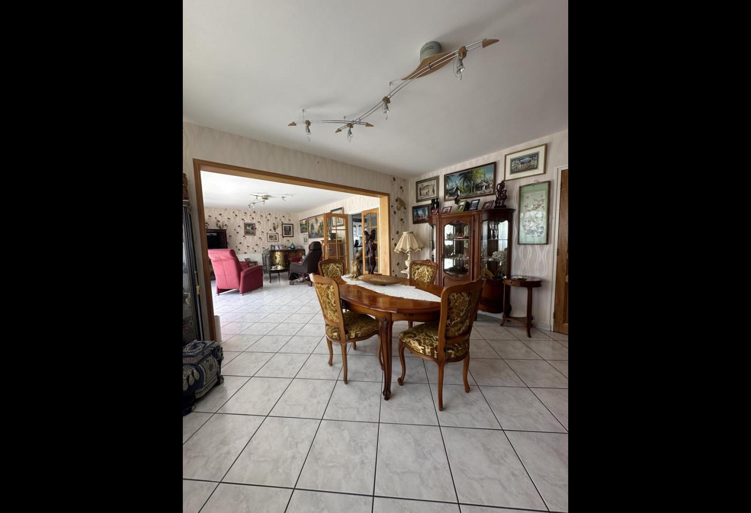 aff6fa9d-8ce8-46bf-8844-46a7e1650a0f.jpg