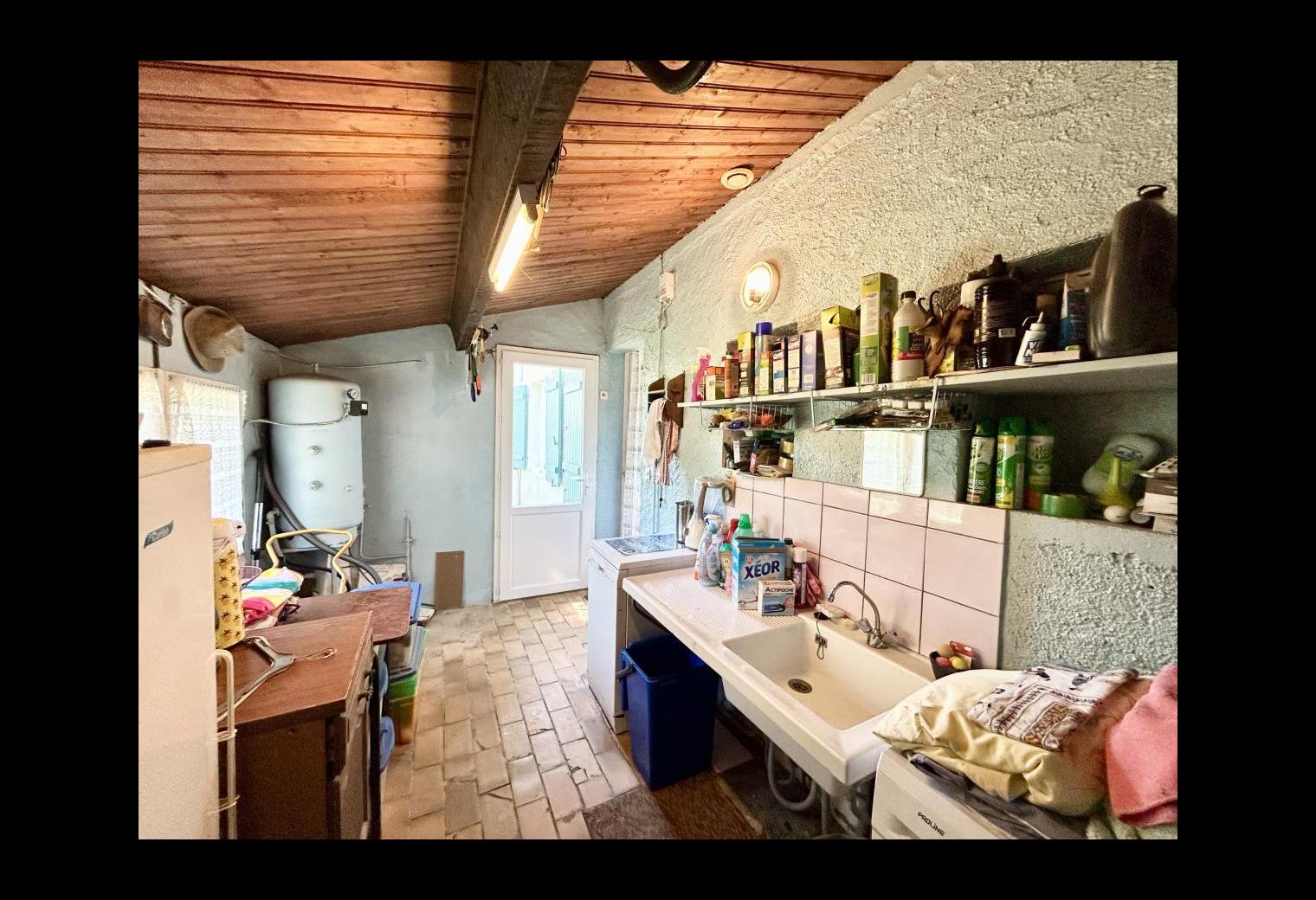 d25a5ea2-07d7-4bf4-a1e1-ff97043a7b30.jpg