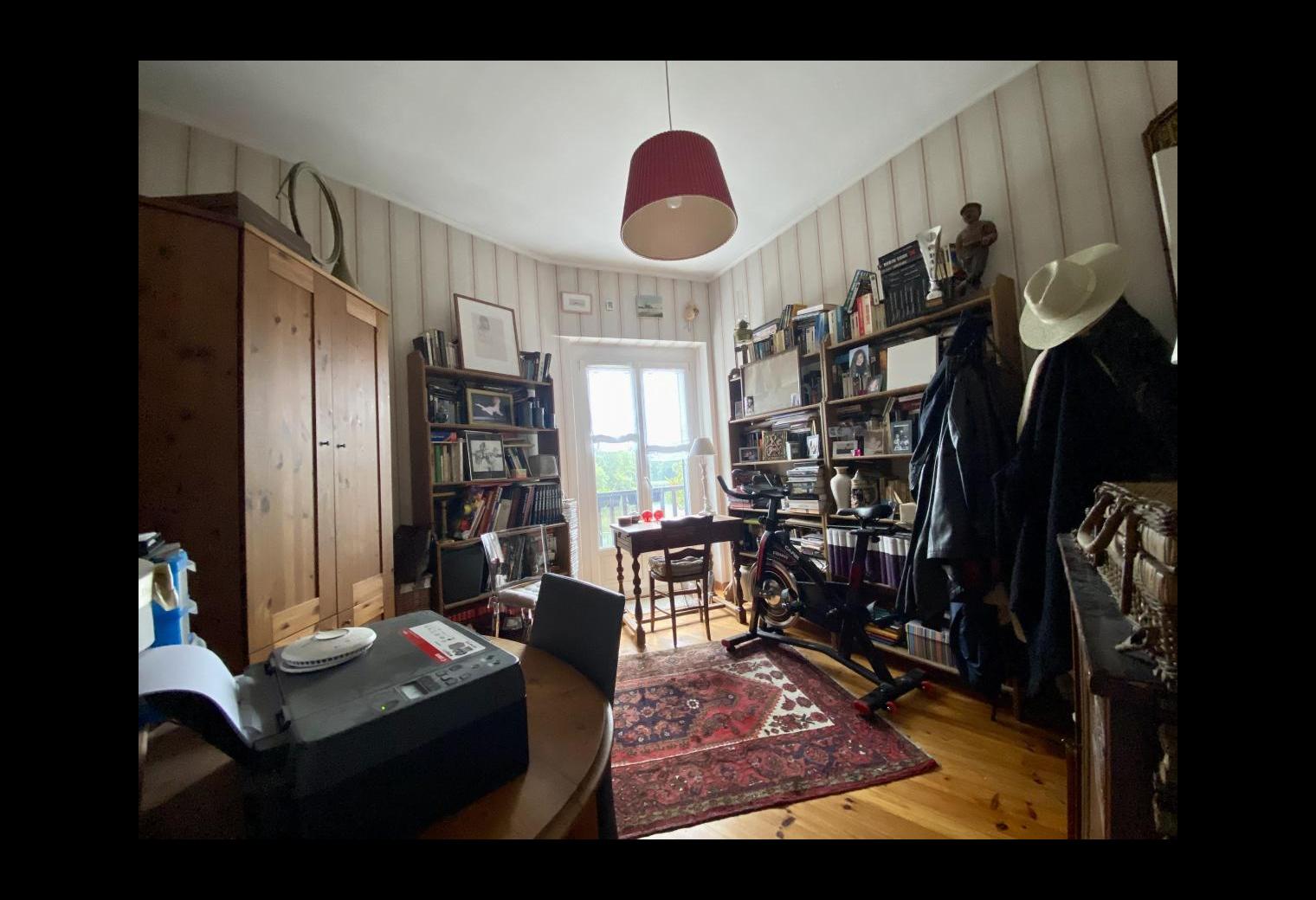 f5379539-ce37-4d60-99f8-40dce1f62846.jpg