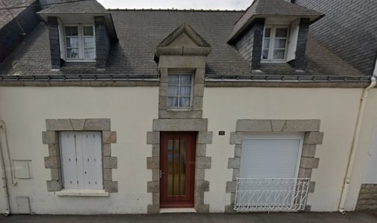 PLESCOP- proche bourg- maison de 3 chambres avec jardin et véranda