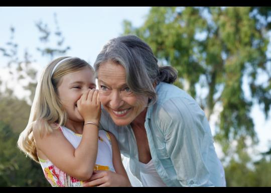 Grand-mère et petite-fille 